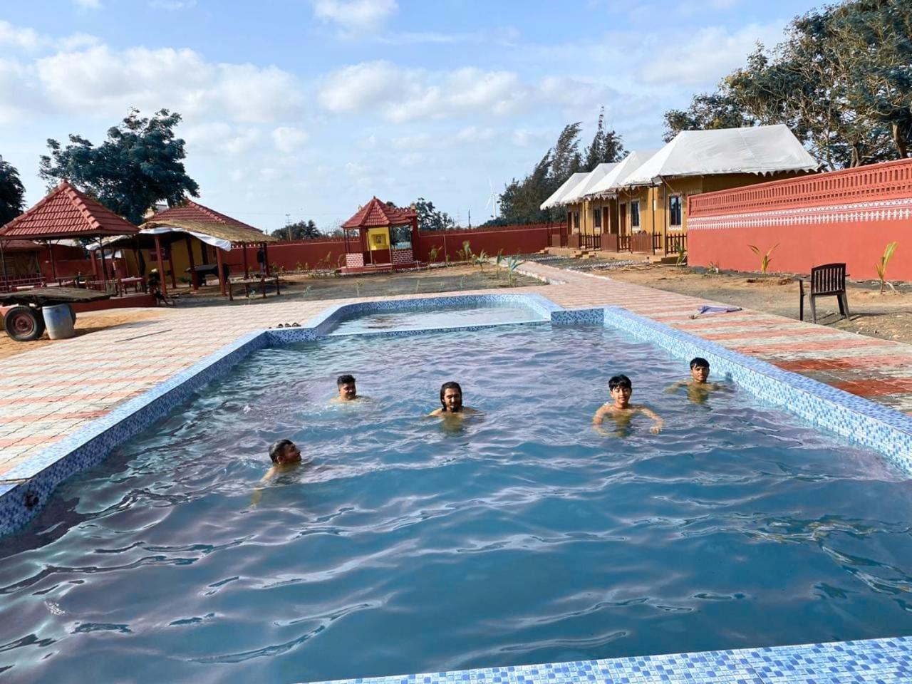 Santkrupa Villa Resort Nakhtarana Exterior photo