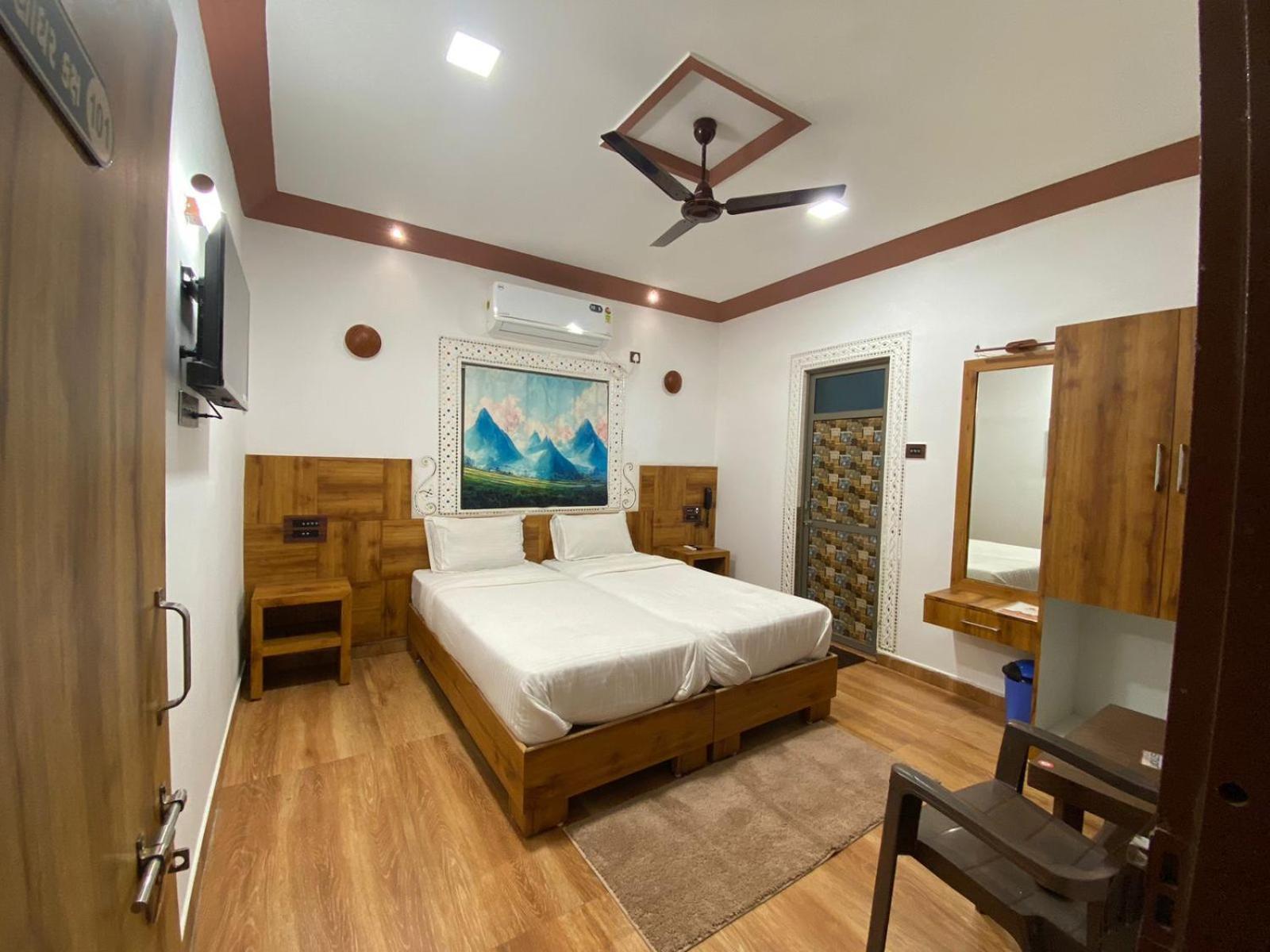 Santkrupa Villa Resort Nakhtarana Exterior photo